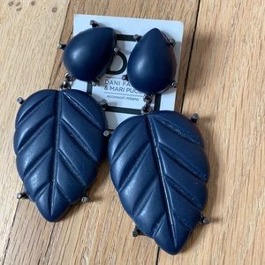 Acrylic earrings in navy